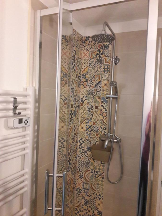 Bed and Breakfast Bruse & Co Oissery Екстер'єр фото
